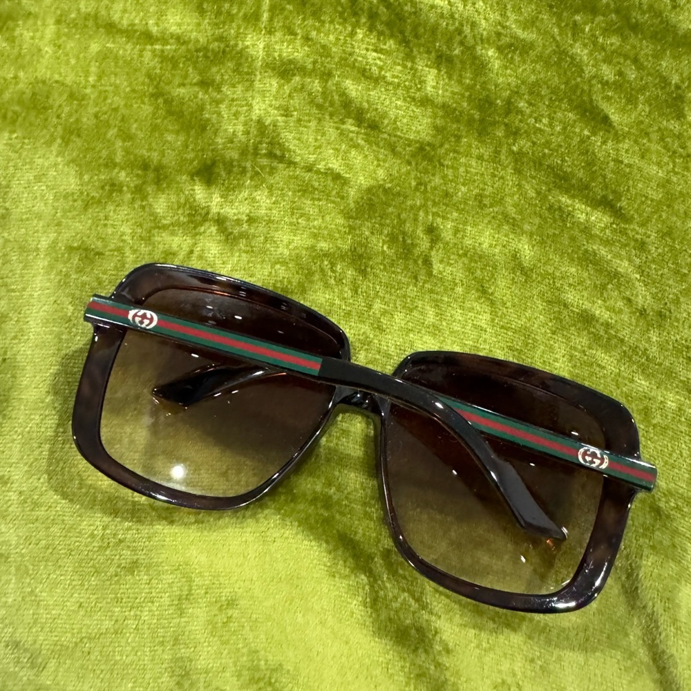 GUCCI SUNGLASSES
